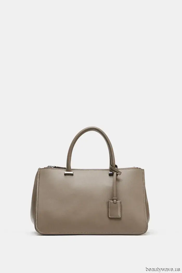 I’ve just found out that Zara’s most stylish bags can be personalized—now I’m giving them as gifts to everyone I…