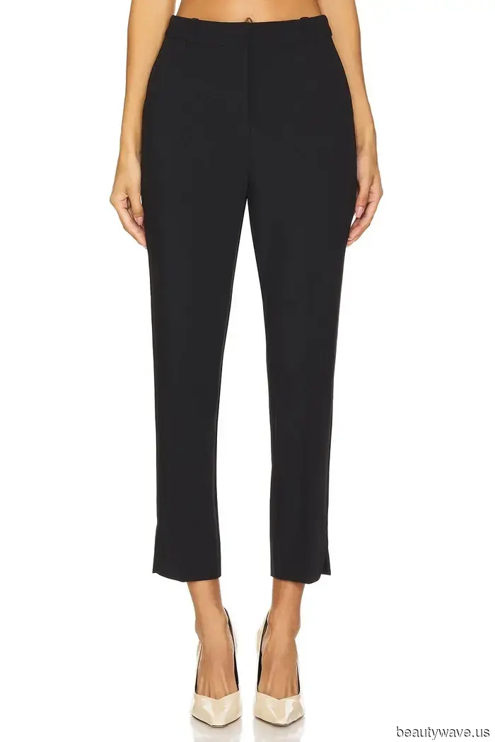 Non sembrerai mai fuori moda con pantaloni cropped se indossi questo e questo con essi.