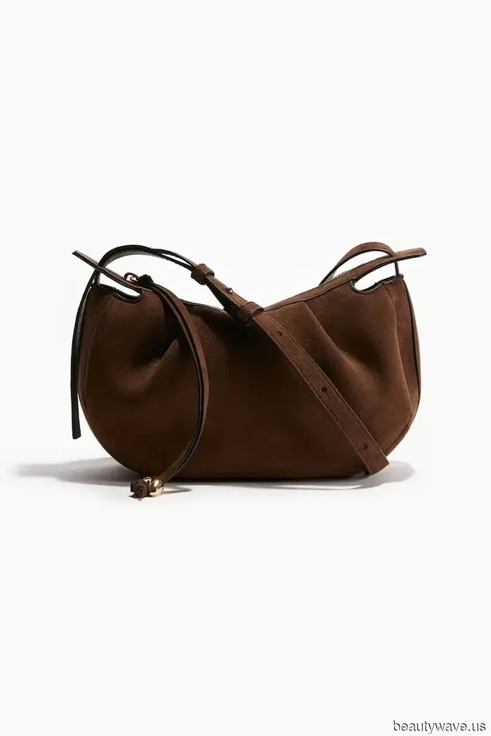 I'm searching for the most stylish handbags for autumn—here are the six best ones I've discovered.