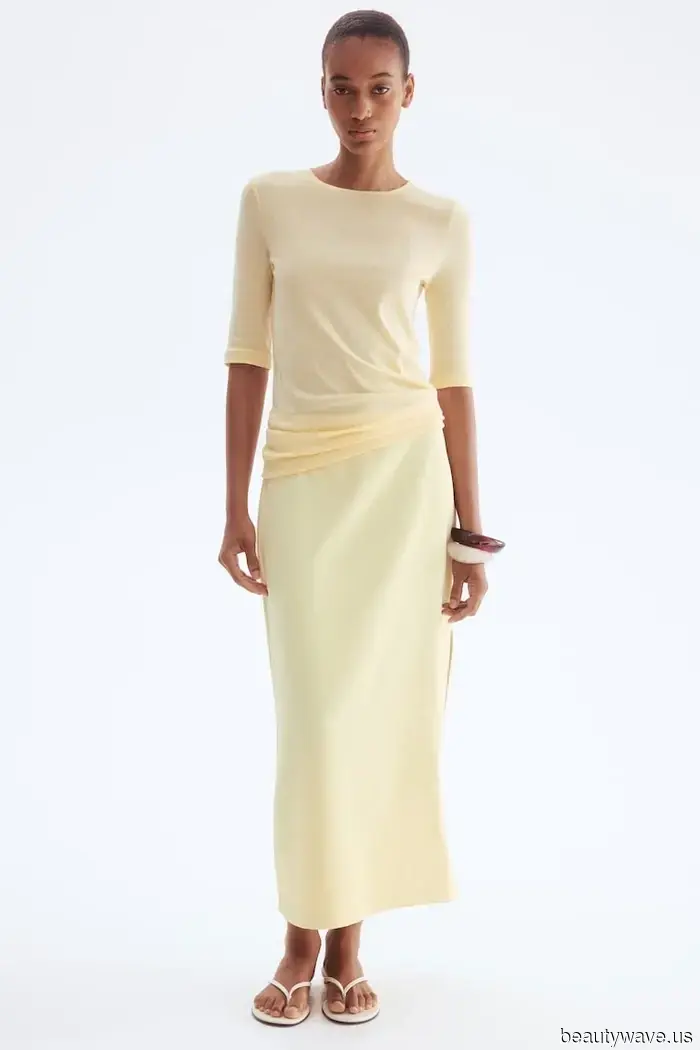 To achieve a classy and affluent look this season, this is the color combination you ought to choose.