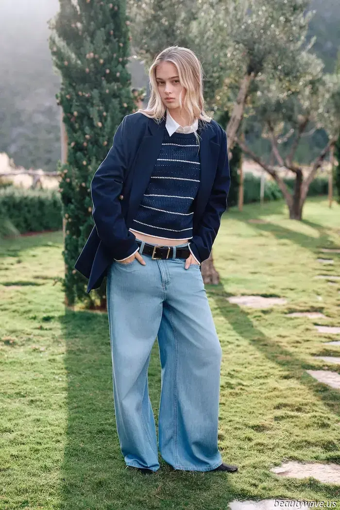 The Trend of Chic-Looking Sandals That Fashionable Girls Are Pairing With Baggy Jeans and White T-Shirts