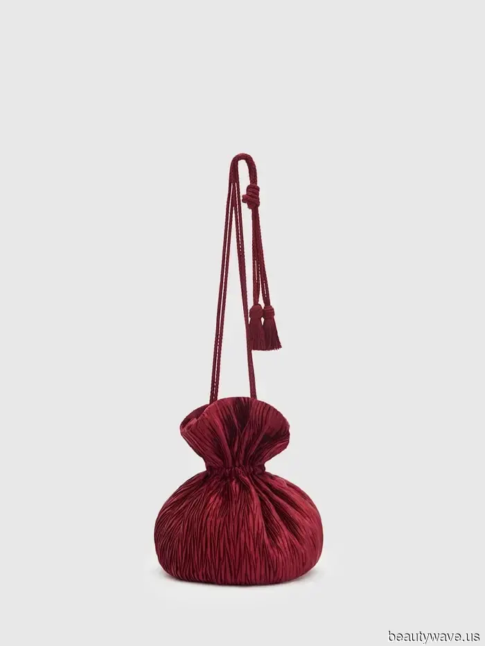 First Prada, now Zara: Anticipate that sophisticated dressers will be sporting this stylish bag trend this spring.