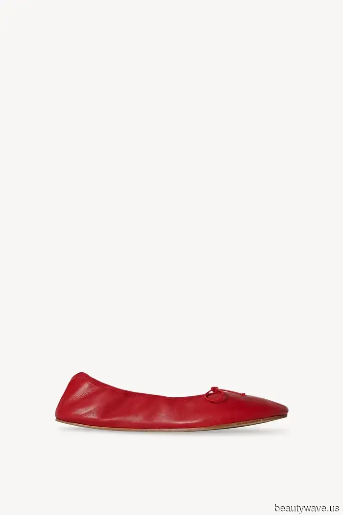 From Paris to New York, here are 9 stylish ballet flat trends that fashion-forward girls are continuously sporting.