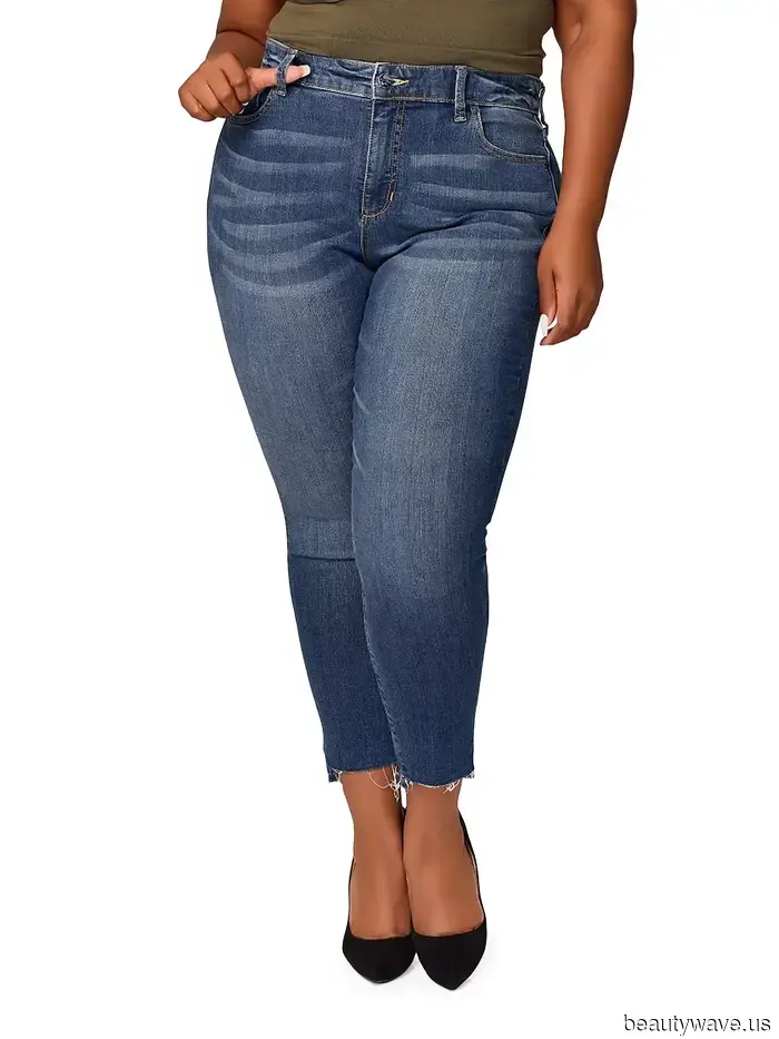 The Distinctive Style That Everyone Fashionable in NYC Will Adopt When Pairing Boots with Jeans This Fall