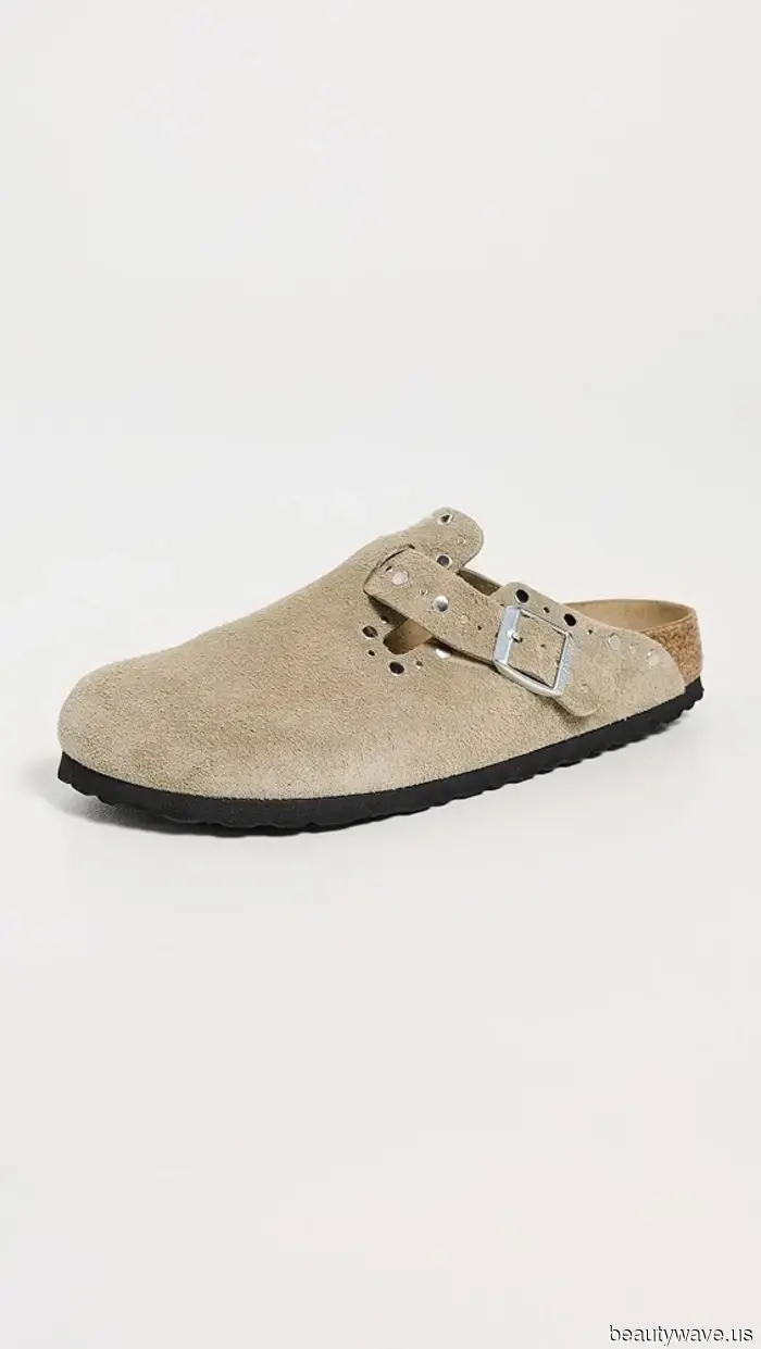 To Avoid a Dated Look While Wearing Birkenstocks, Match This Specific Style With This Pant Trend.