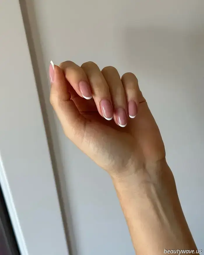 Beauty Editors Concur: This Simplistic French Manicure Trend Is an Evergreen Attraction.