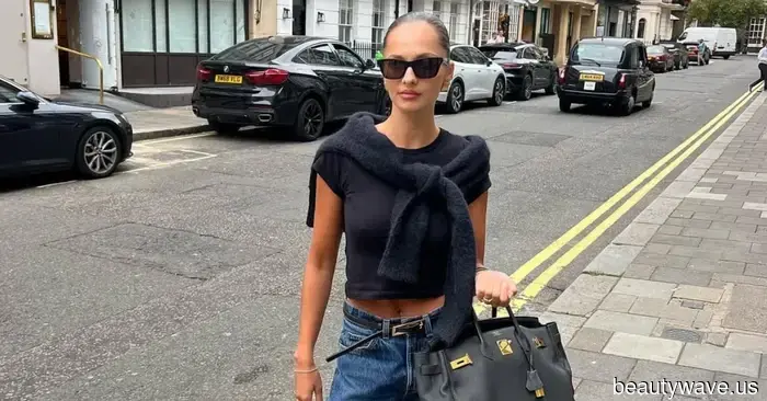 Not Ballet Flats, Not Sneakers—Everyone with a Stylish Edge Is Currently Pairing These Shoes with Jeans.