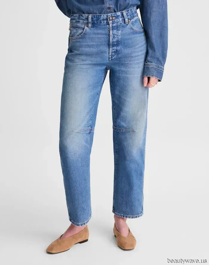 For your information: Fashion enthusiasts in Paris are pairing this "outdated" shoe trend with barrel-leg jeans.