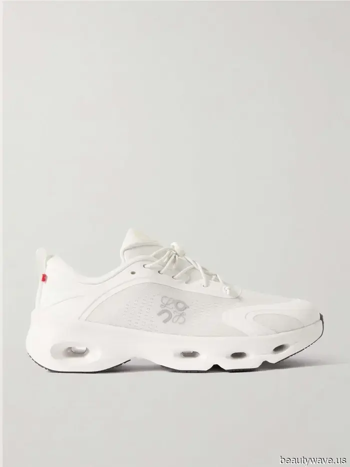 No, Not Black Leggings—JLo Recently Wore Her Anti-Trend Sneakers With This Way Cooler Look.