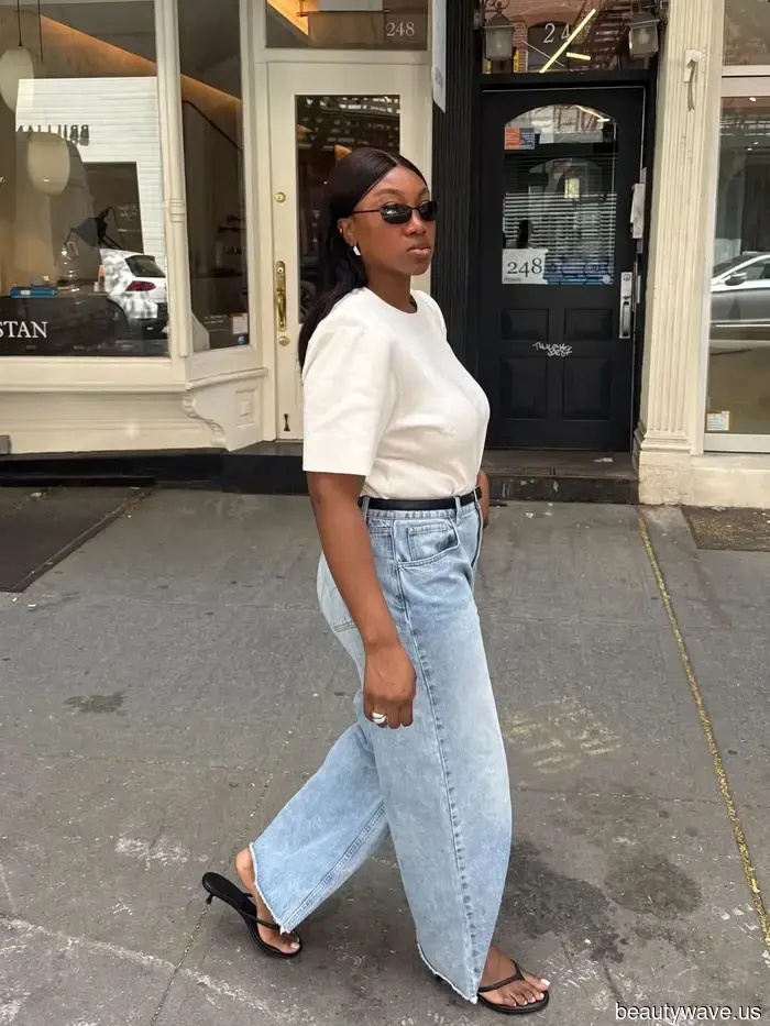 Las personas más elegantes ya están combinando sus jeans con estas 5 tendencias de zapatos de verano.