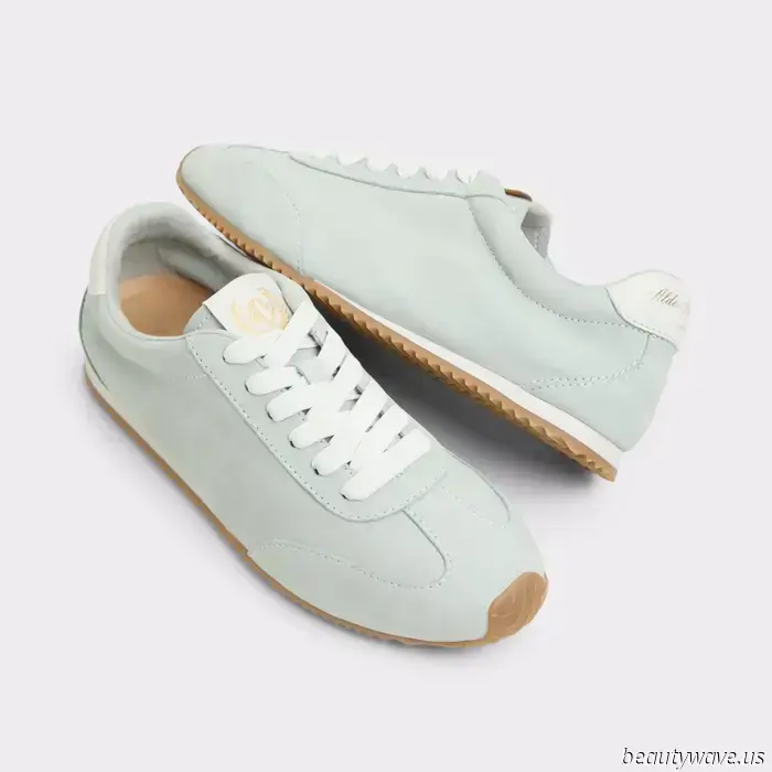8 zapatillas elegantes para llevar a la oficina, según editoras de moda con estilo