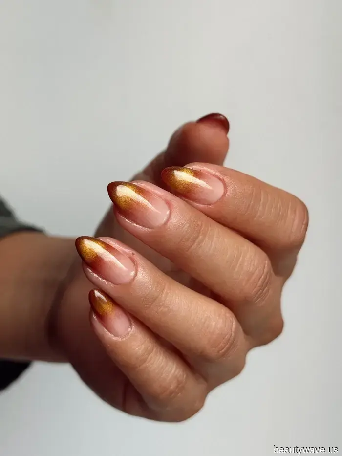 No Plata, No Oro&mdash;Esta Es la Tendencia de Uñas Metálicas que Está Dominando Este Diciembre
