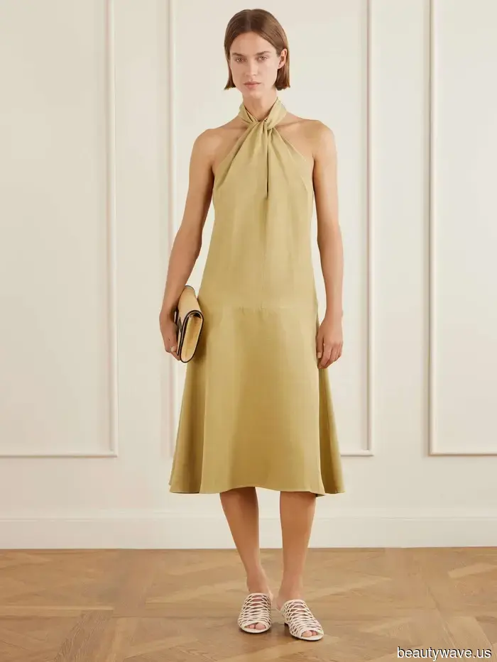 A Parigi, il guardaroba estivo di ogni elegante donna francese include uno di questi capi dall'aspetto ricco.