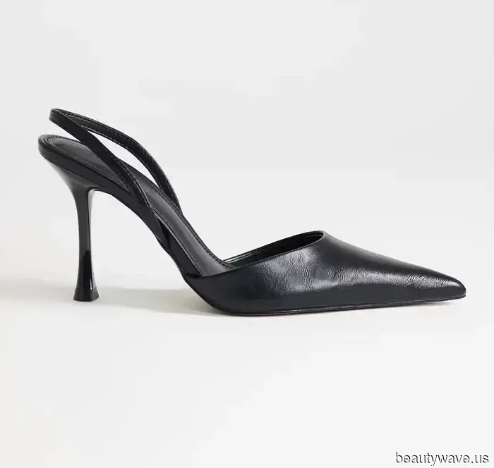 This combination of leggings and shoes appears equally sophisticated on those over 60 as it does on young women in their 20s.