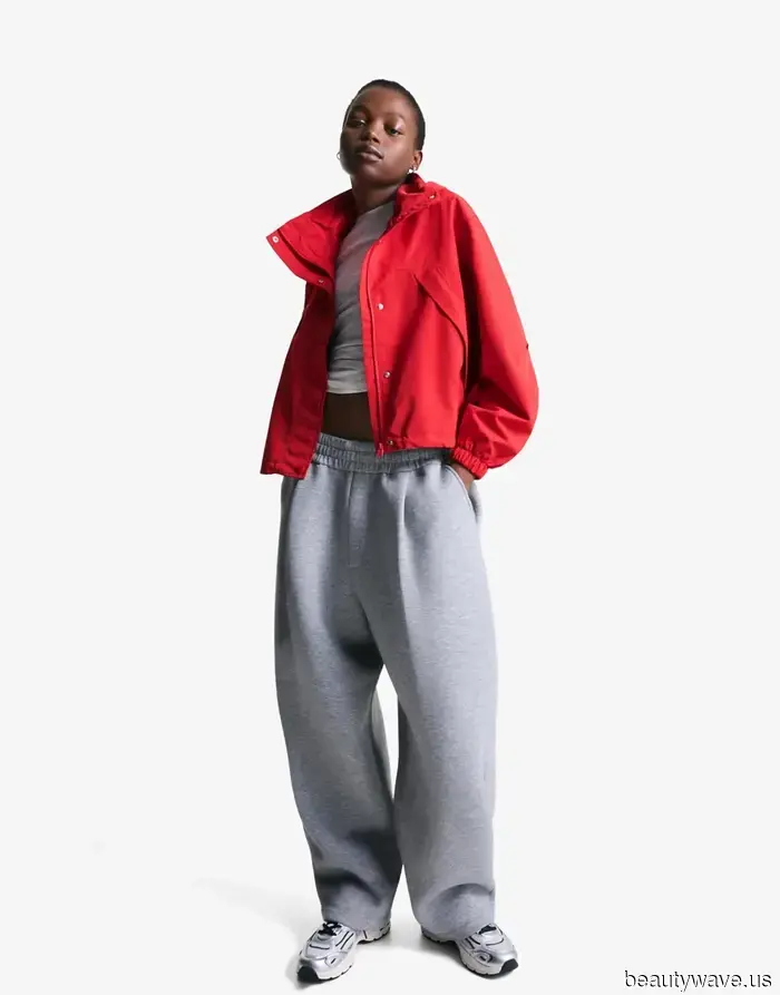 Improvvisamente, i londinesi stanno scambiando le giacche nere di base per questo colore molto più alla moda.