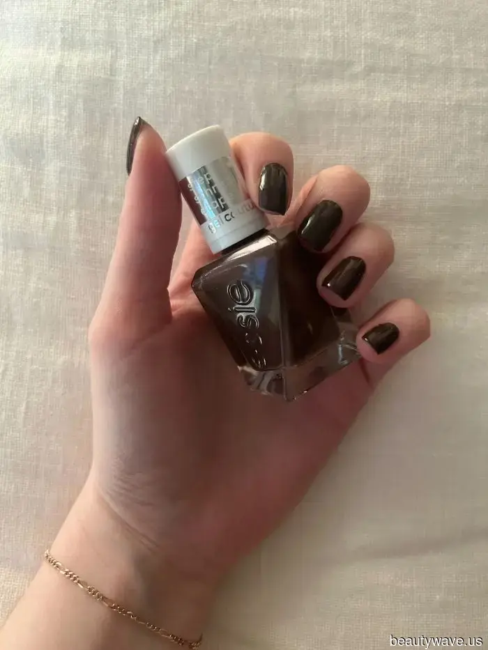 Chic, Ricco e Cioccolatoso: Questo smalto da &pound;11 è il mio segreto per una manicure da salone
