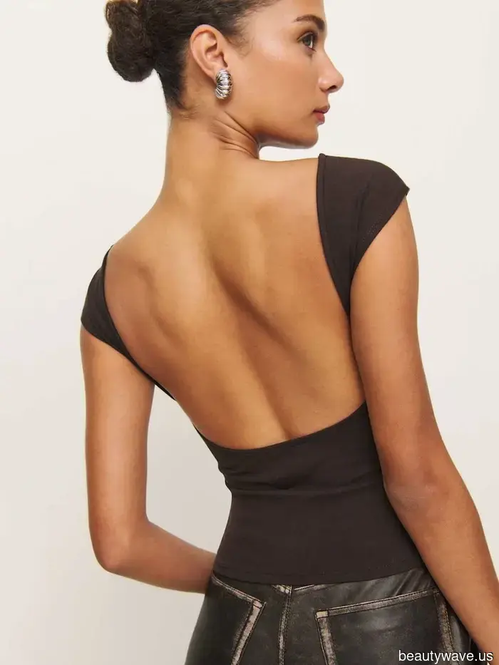 7 Conjuntos "Jeans y Top Bonito" Fáciles que la Gente de Moda Está Usando Repetidamente en Este Momento