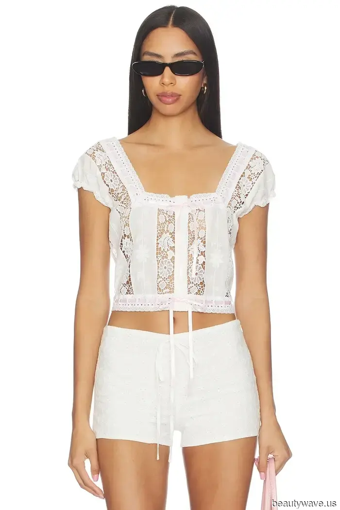 7 Tops de Verano Chic que las Mujeres Europeas Están Usando con Jeans