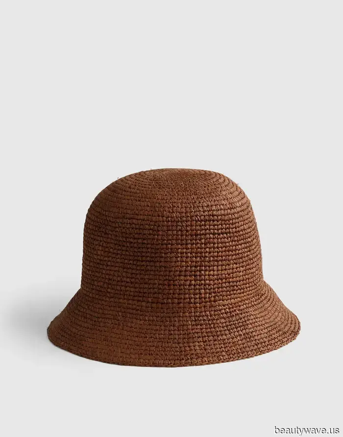 Presenting: The Perfect 10-Piece Summer Travel Wardrobe for 2026