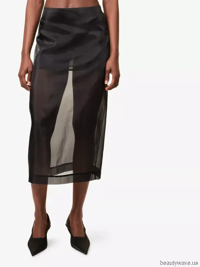 The "Barely-There" Look Is Making a Comeback—5 Tips to Perfect the Trend That Fashion Insiders Adore for…