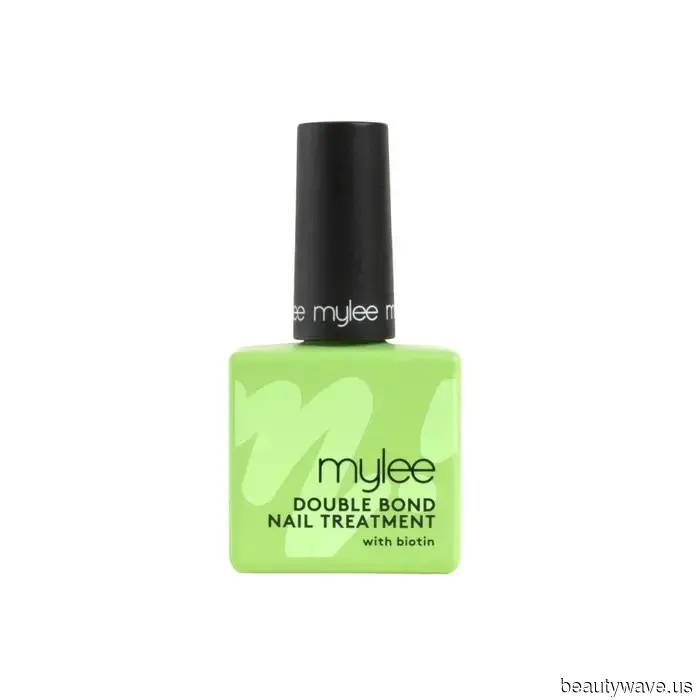 Due settimane dopo, e questo smalto per unghie perfettamente lattiginoso non si è ancora scheggiato.