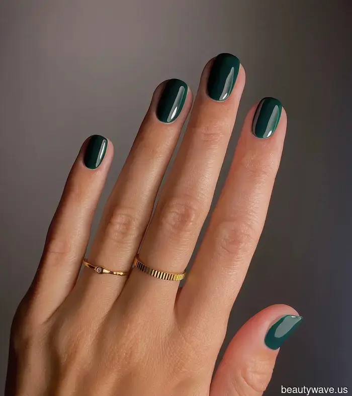 L'autunno è alle porte&mdash;I manicure dicono che questi sono i colori per unghie più chic da richiedere per primi