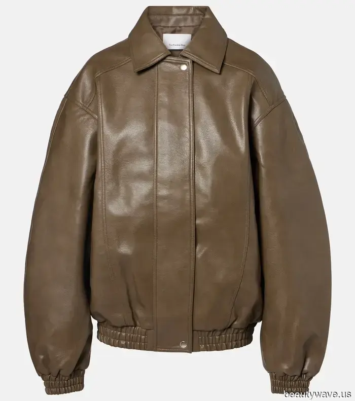 Jennifer Lawrence just showcased the boot style I’ve always claimed pairs perfectly with straight-leg jeans.