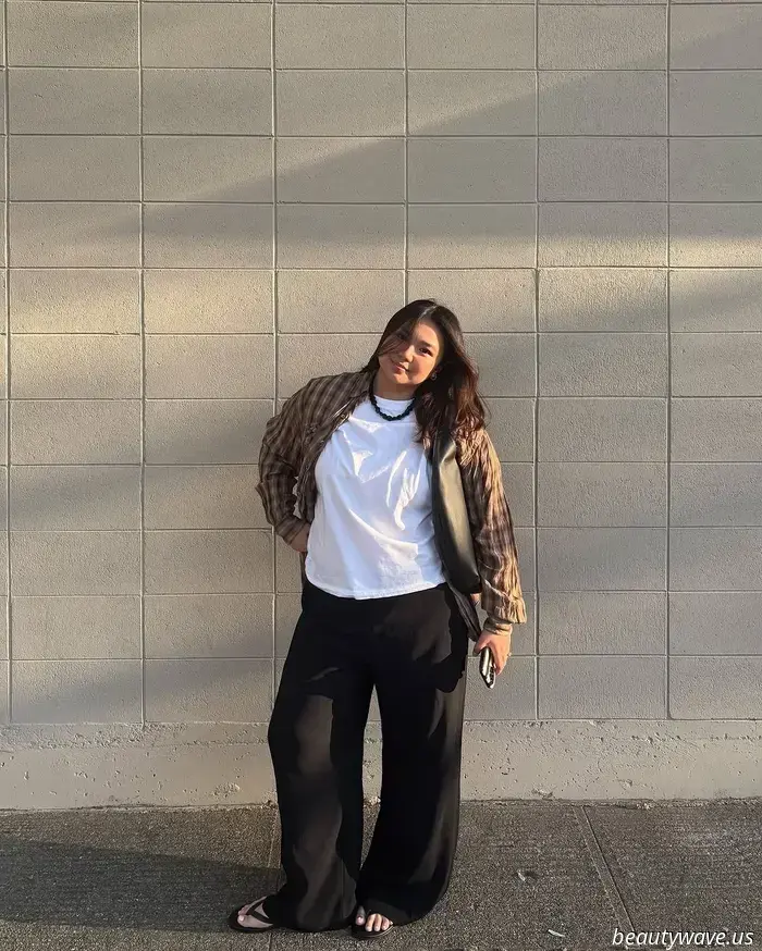 This pant style paired with flip-flops forms the most stylish combination we've encountered all summer.