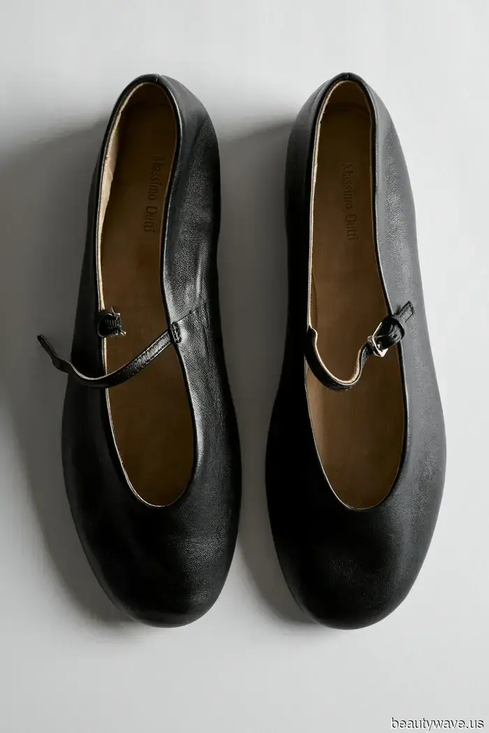 Petite women understand that pairing shorts with flat shoes always appears sophisticated.
