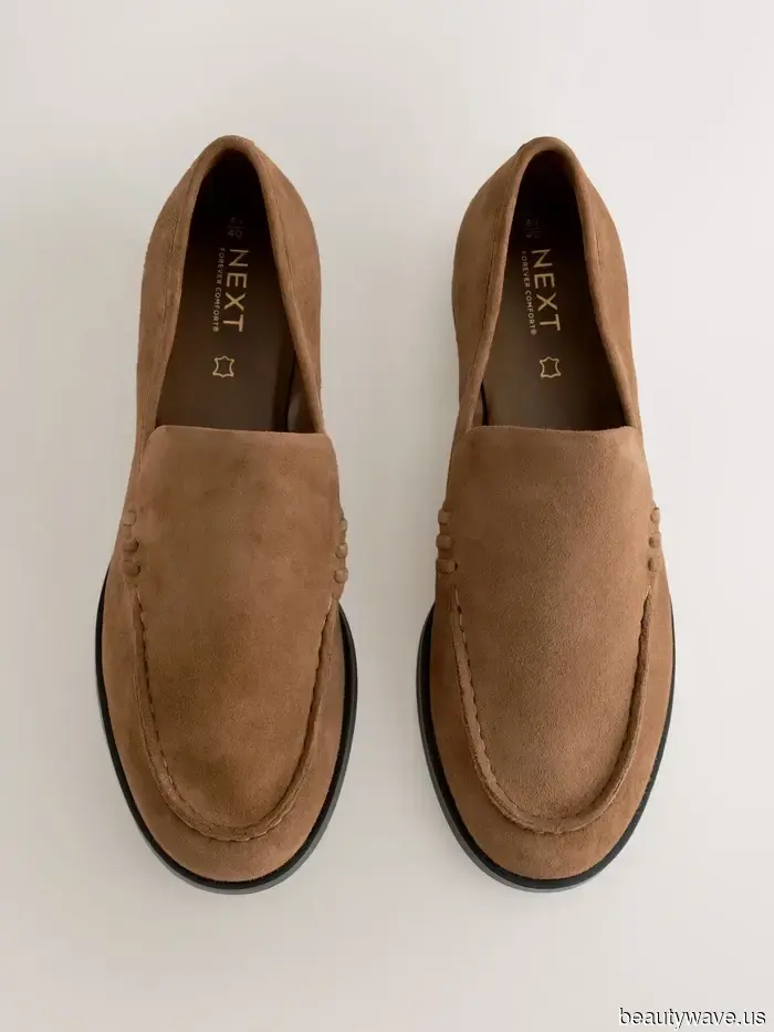 Es stellt sich heraus, dass das Tragen von Jeans und Loafers in diesen Farben der Schlüssel zu einem schicken Look in diesem Herbst ist.