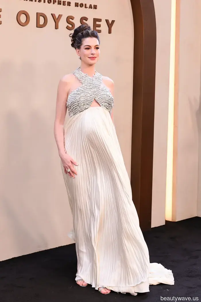 Zendaya Has Abandoned Her Classic Red-Carpet Heels for This Heel-less Shoe Trend