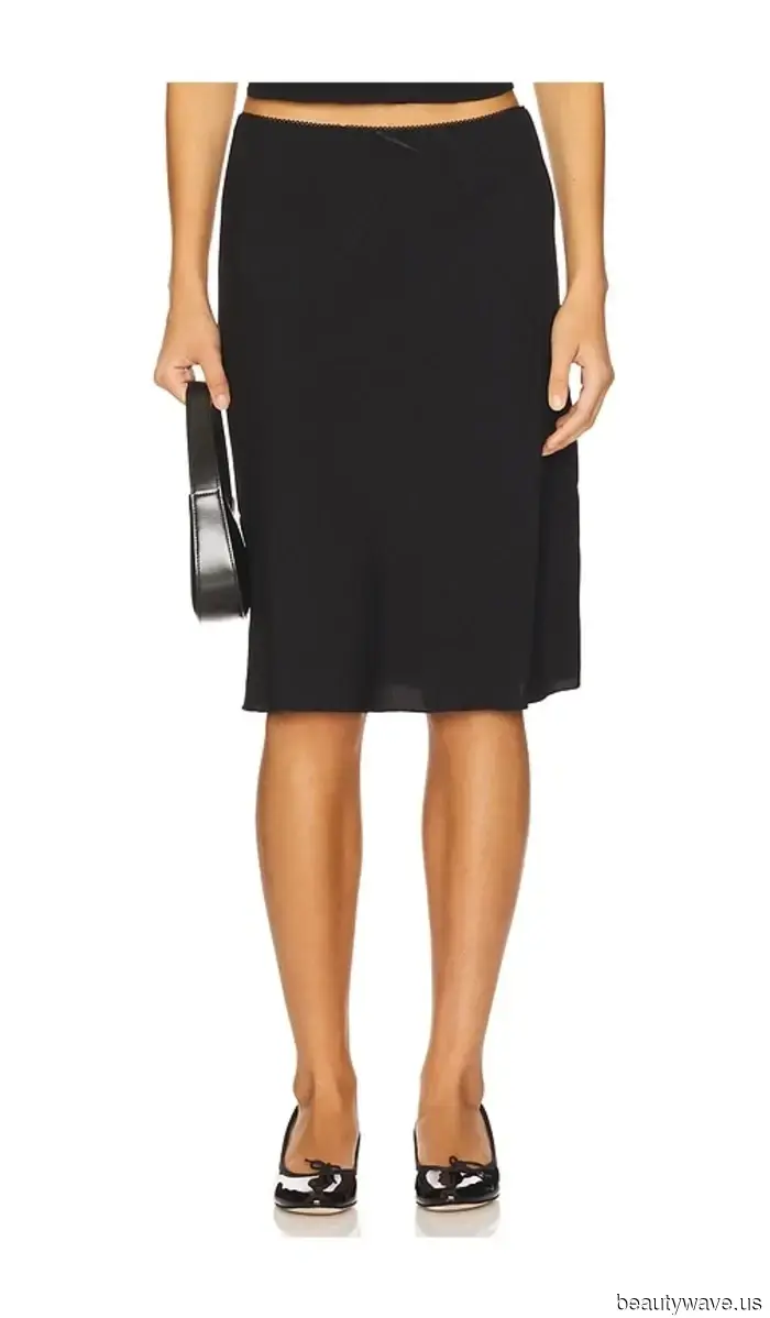 Entschuldigung, weiße Röcke&mdash;Zo&euml; Kravitz hat gerade das Alt 2025 getragen, das diesen Herbst überall in NYC sein wird.