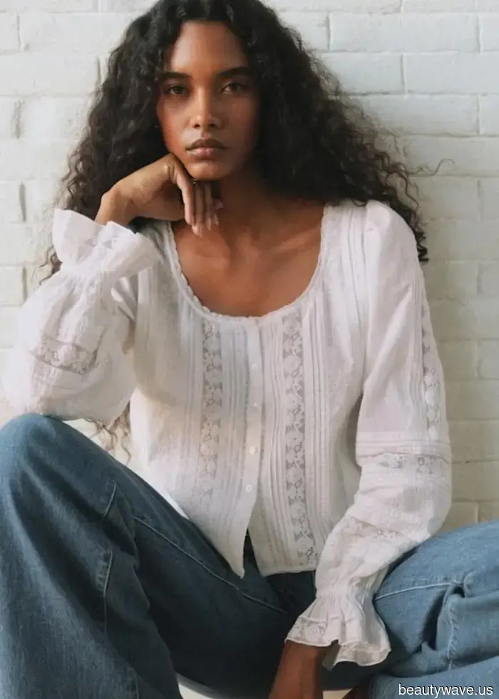 I'm convinced: Jeans appear most stylish when paired with this beautiful blouse trend this spring.