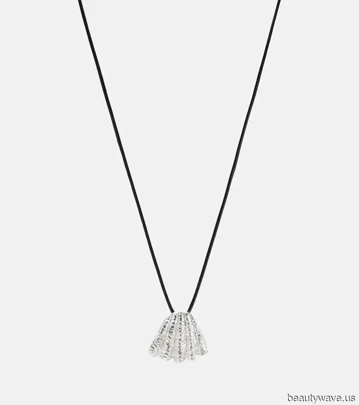 5 Chic Summer Accessories That Everyone Aiming for a Stylish Look Should Have