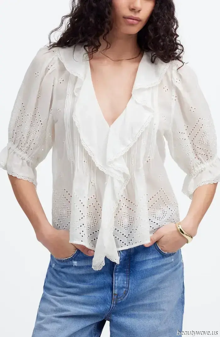 In Italy, It Girls are sporting this stylish shirt trend paired with denim shorts to avoid looking outdated.