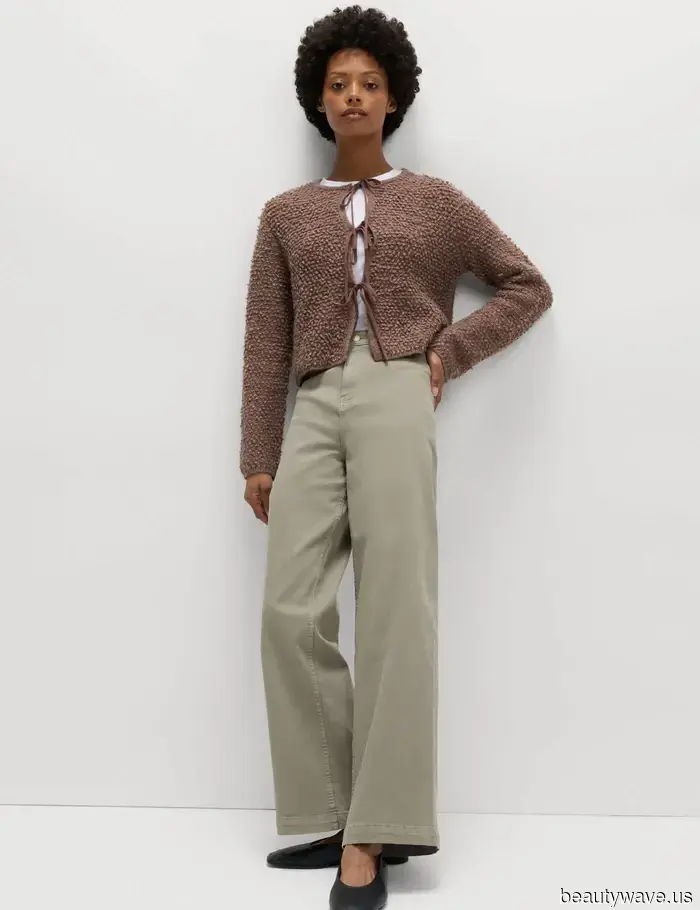 Nicht schmal, nicht weit&mdash;das sind die M&S Jeans, die schicke Frauen den ganzen Frühling über mit Blusen tragen werden.