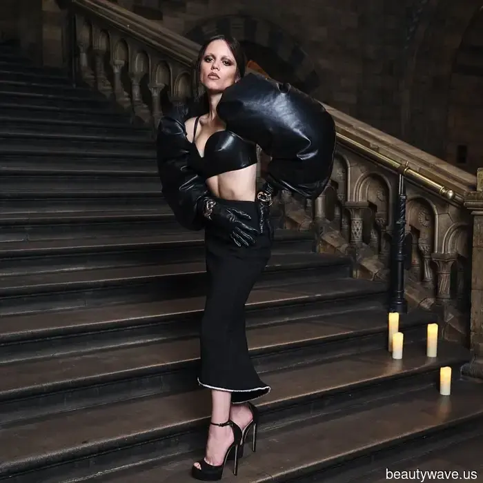 Lo stilista Enrique Melendez racconta l'evoluzione dello stile di Jenna Ortega