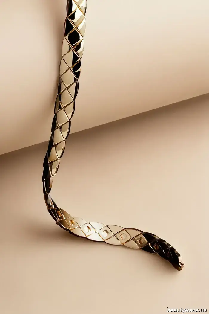 Gracie Abrams Is the Latest Muse for Chanel's Coco Crush Collection—Check Out a Sneak Peek of the Beautiful Campaign.