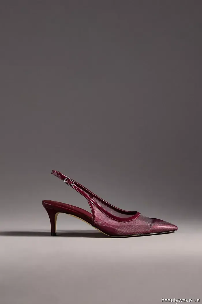 Il modo più semplice per rendere una maxi gonna più cool per l'autunno 2025 è con la tendenza delle scarpe che Dua Lipa ha appena indossato.