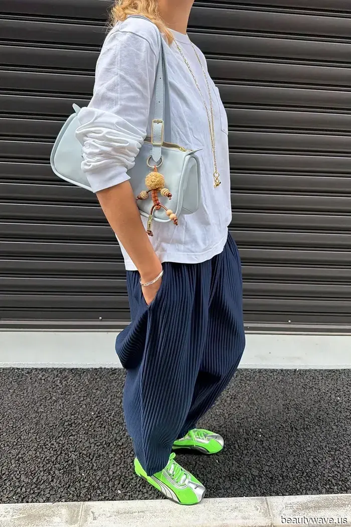 5 einfache Sommer-Flughafen-Outfits, die man mit Sneakers tragen kann