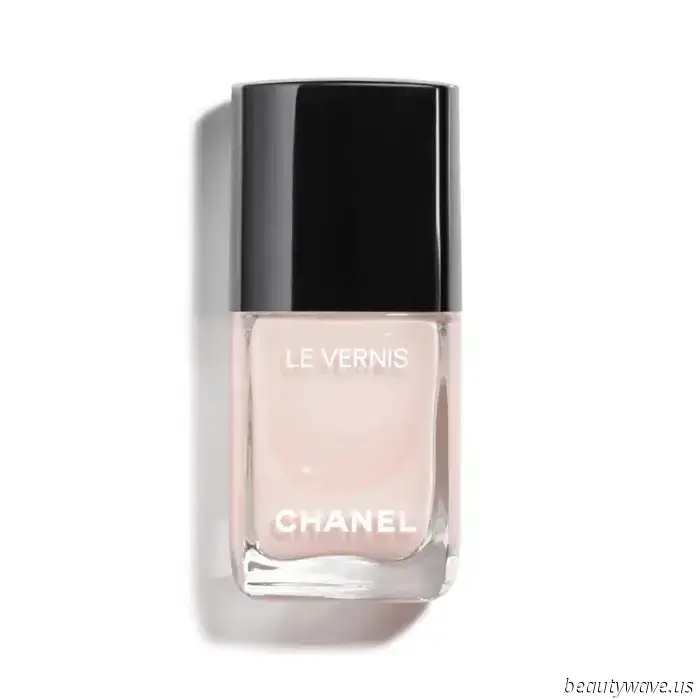 ¿Avena, Almendra o Fresa? Los Mejores Tonos de Esmalte de Uñas Lechoso para una Manicura de Verano a la Moda