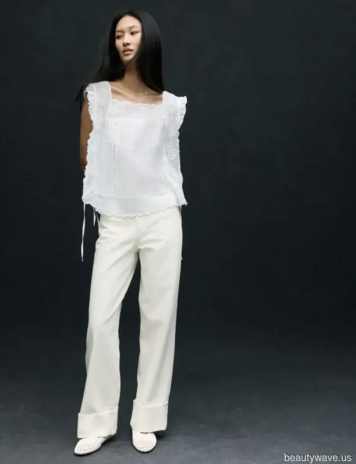 Everyone knows that '90s jeans are the ultimate choice—here are 5 trends to sport in Spring 2026.