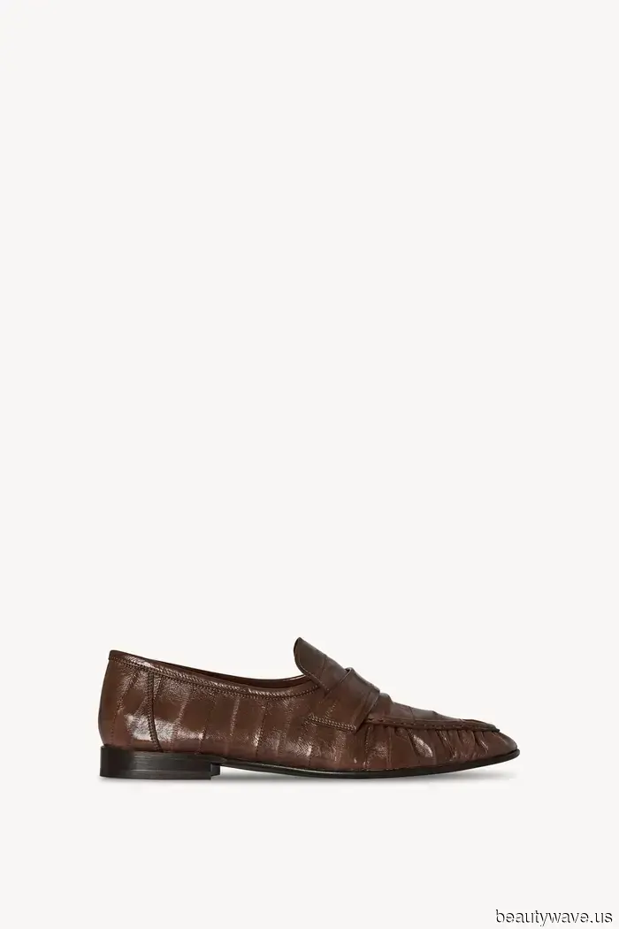 No Croc&mdash;Las personas de moda en sus 30 y 60 años están usando esta elegante tendencia de zapatos con jeans