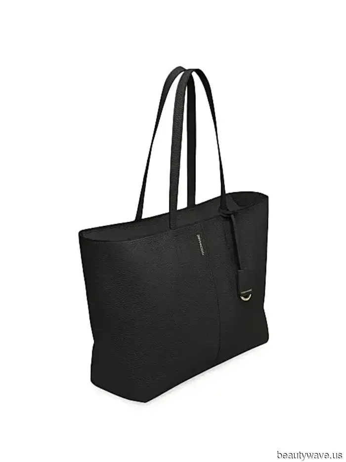 Jennifer Aniston's 1999 airport outfit formula continues to be favored by the most stylish travelers at LAX, CPH, and CDG.