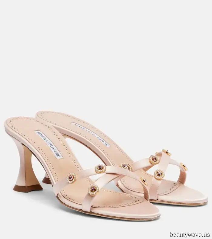 Le décolleté bianche sono belle, ma le spose del 2026 cammineranno lungo il corridoio con queste 6 tendenze di scarpe inaspettate.