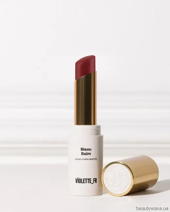 Le ragazze francesi giurano su questo balsamo labbra per labbra appena morse in un solo passaggio