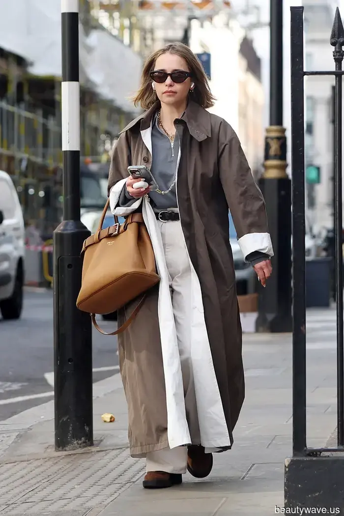 The hot trend that's quickly selling out everywhere is the trendiest option to pair with white jeans right now.