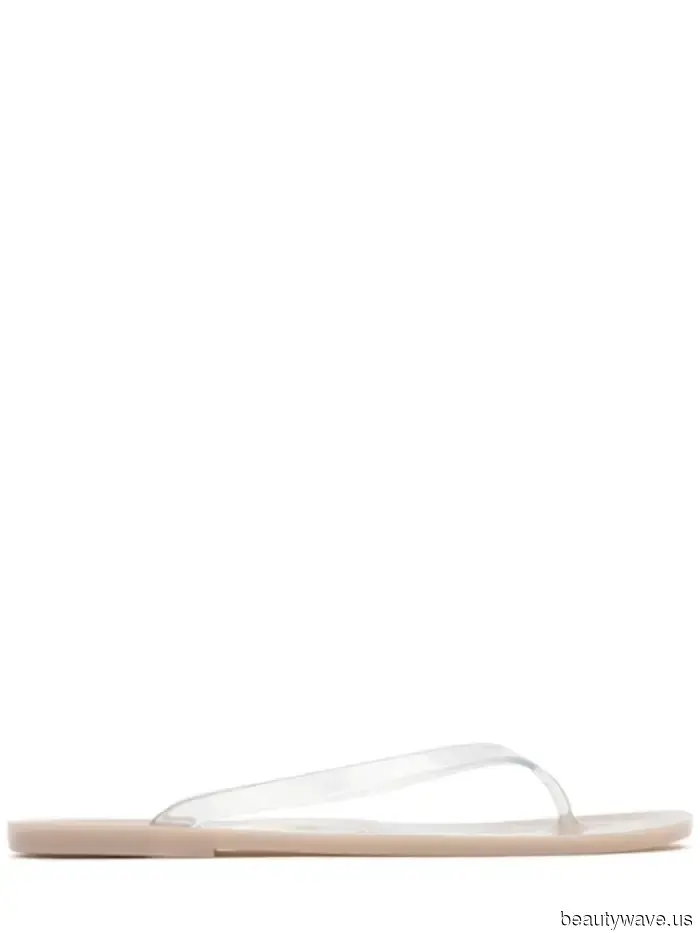 Style insiders are aware that these six summer accessory trends can elevate simple outfits to a more elegant level.