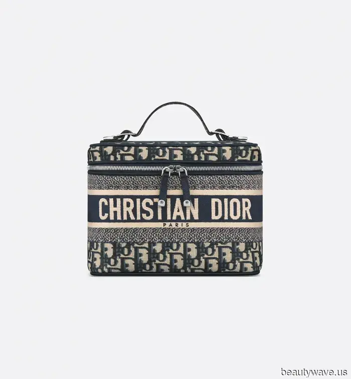 9 Bolsos Clásicos de Dior que la Gente de Moda, Reales y Celebridades Nunca Dejarán de Llevar