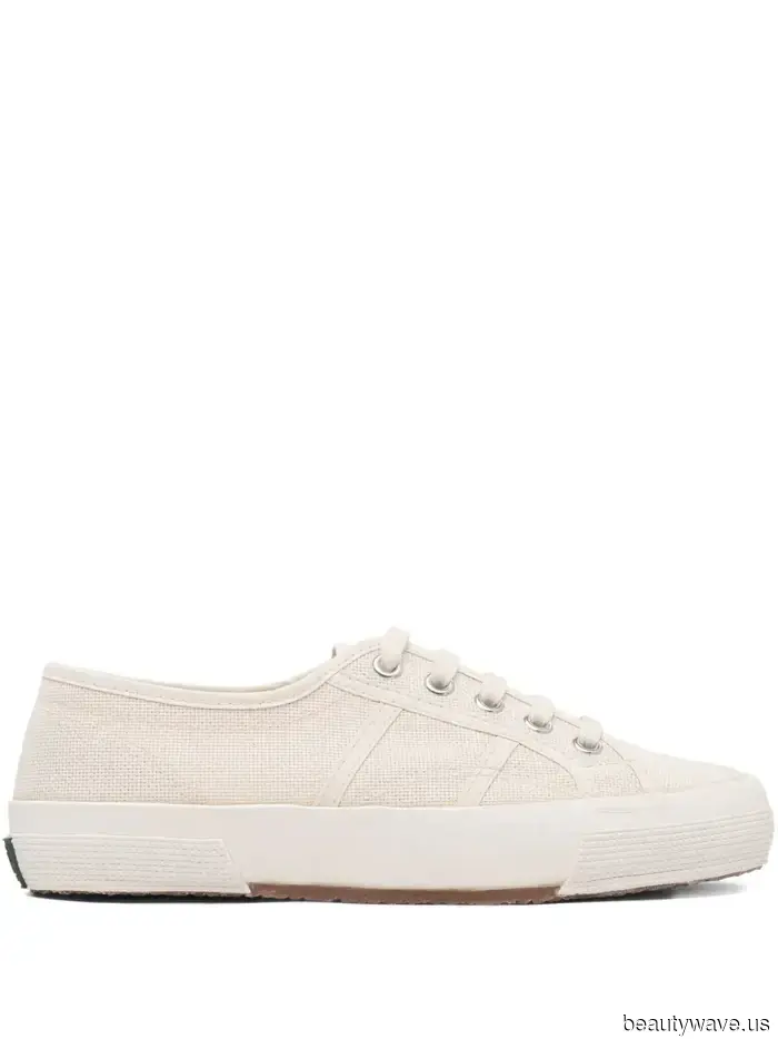 Mia sorella continua a prendere i miei jeans e le mie sneakers, quindi le faccio prendere i suoi&mdash;32 scelte chic che consiglio vivamente